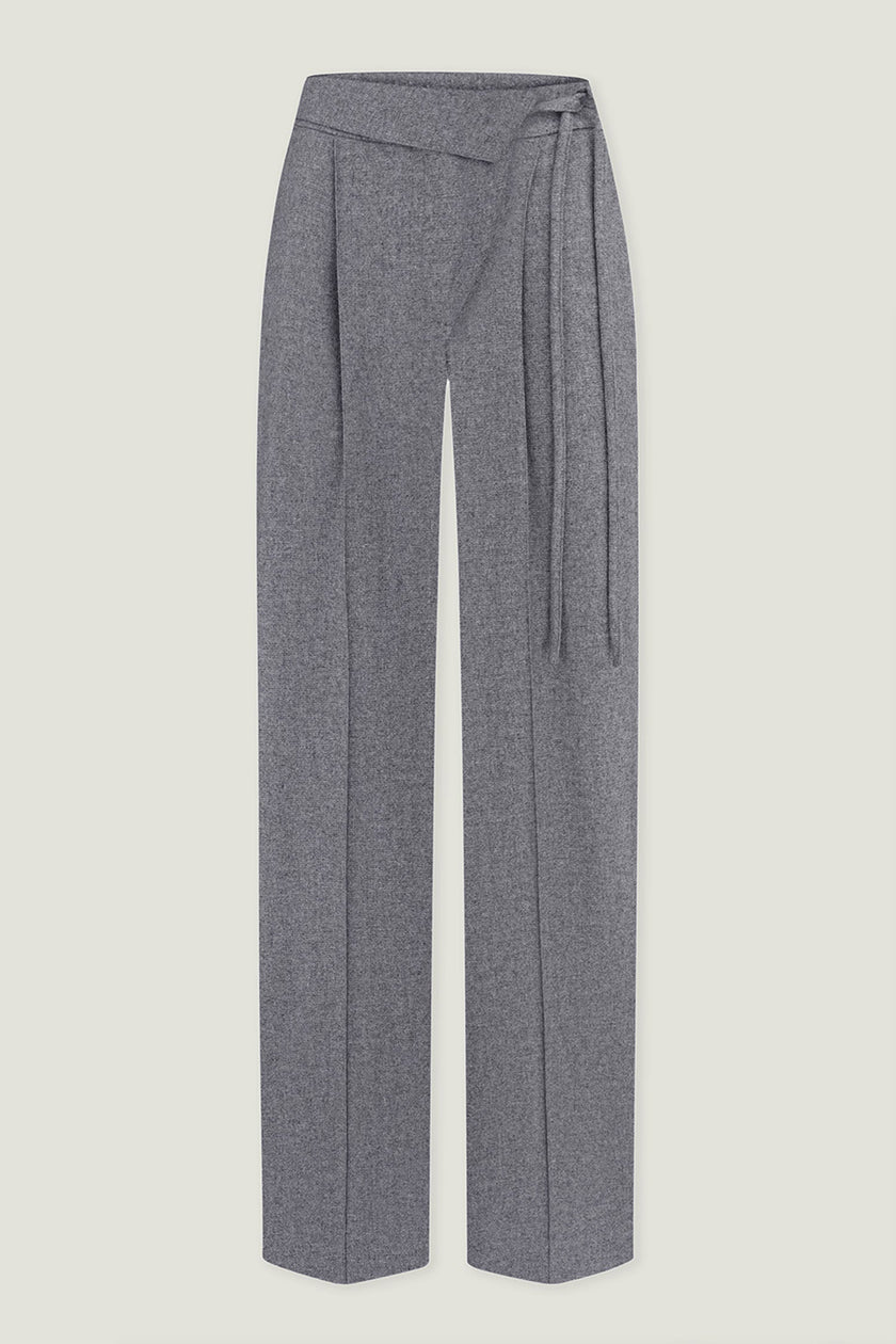 Woolen pants with a tie in black