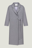 The straight-cut coat in black color