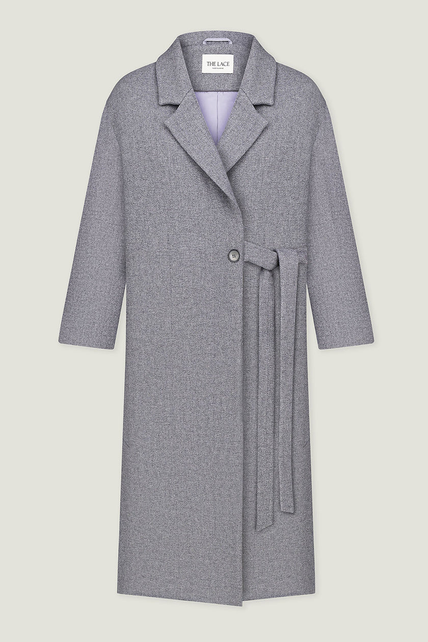The straight-cut coat in black color
