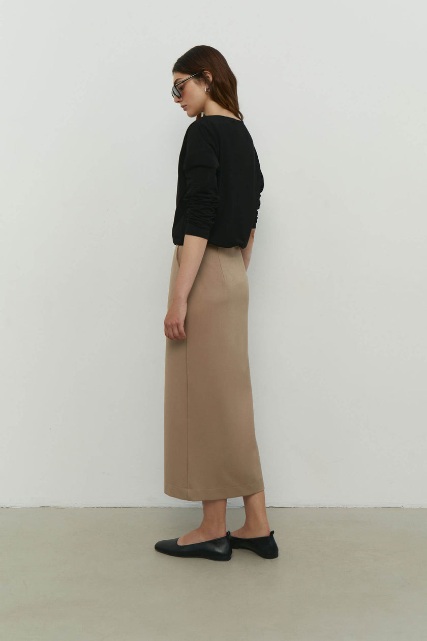 Midi skirt with front slit in cappuccino/black