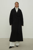 The straight-cut coat in black color