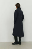 Trenchcoat with a free cut in cream/black