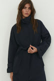 Trenchcoat with a free cut in cream/black