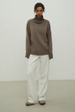 Merino wool sweater with neckline in black