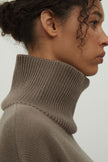 Merino wool sweater with neckline in black