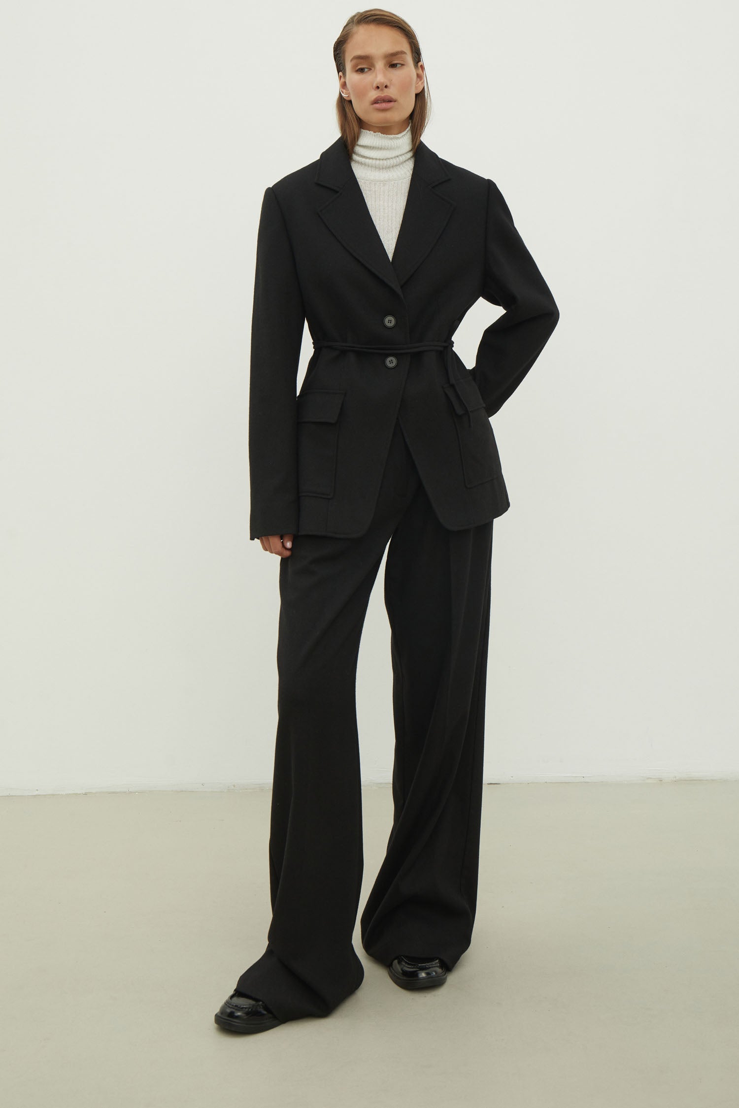 Low-rise woolen palazzo pants in black
