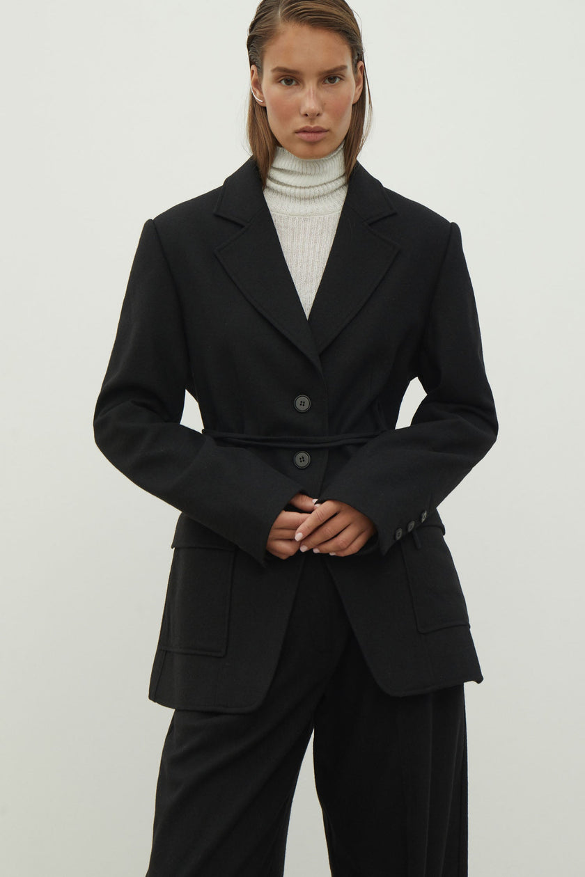 Single-breasted woolen jacket with a tie in gray