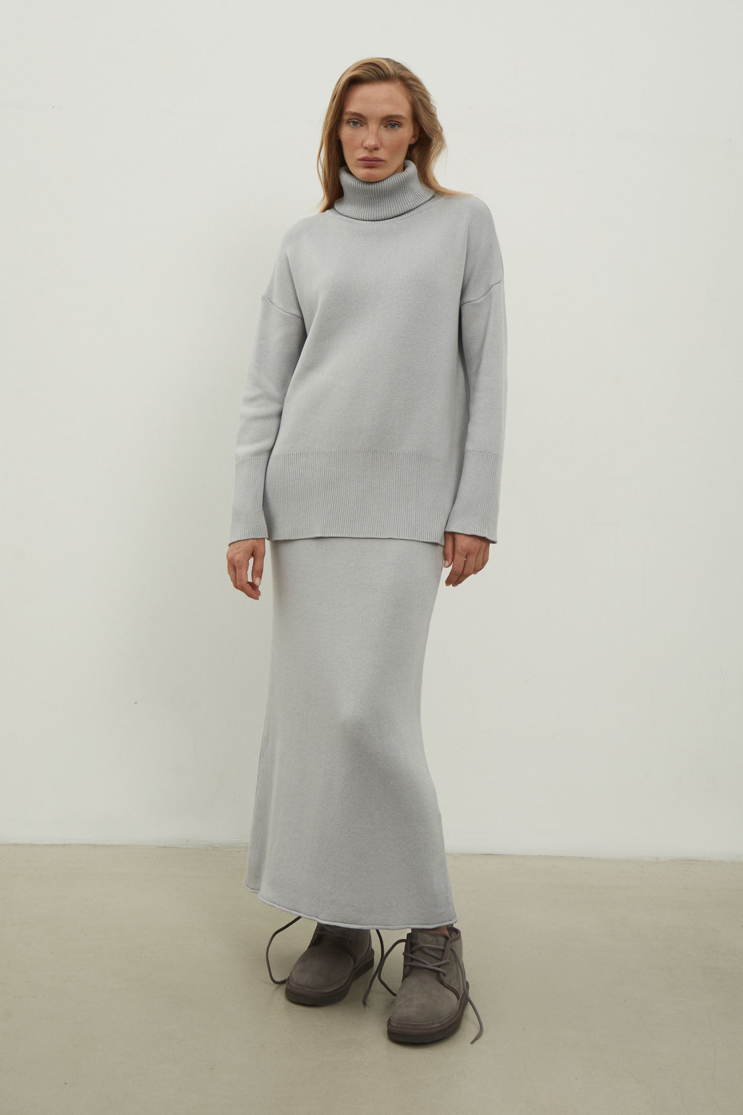 Knitted straight midi skirt in light gray