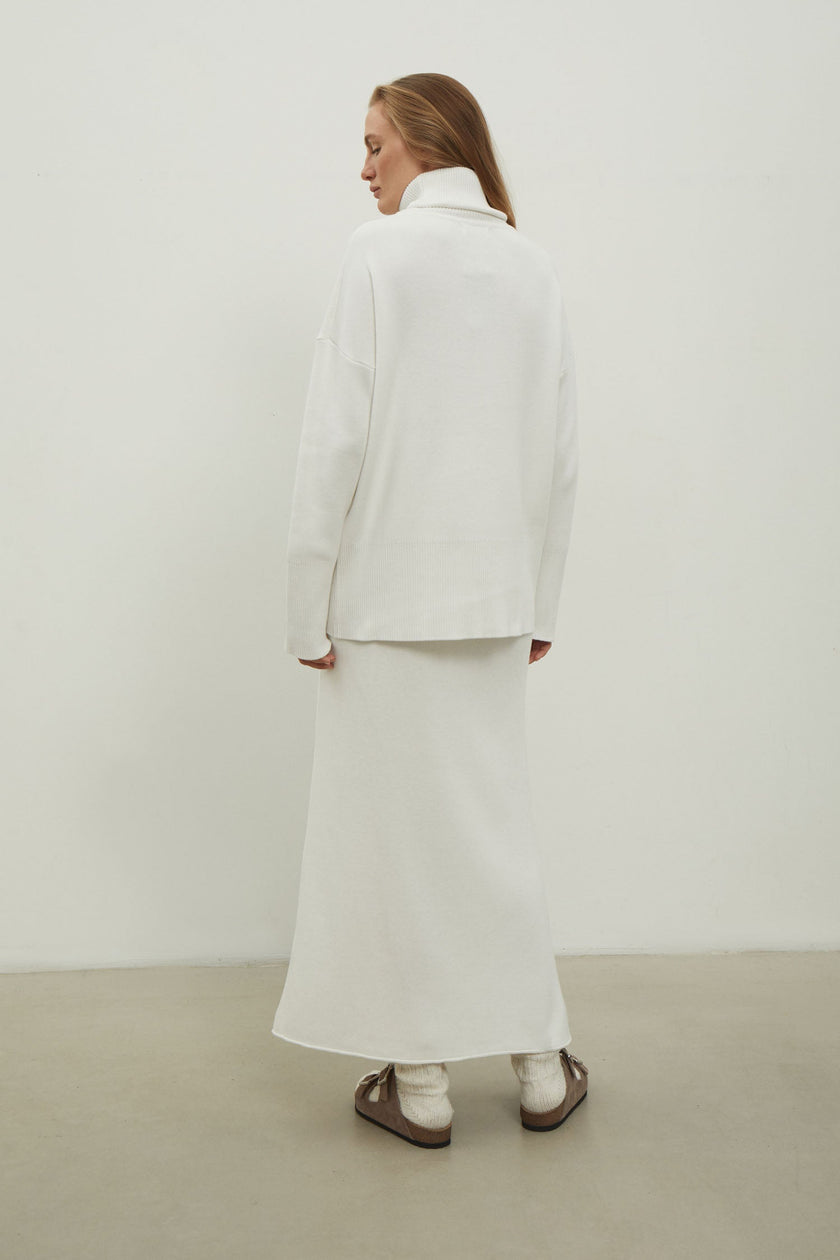 Knitted straight midi skirt in light gray