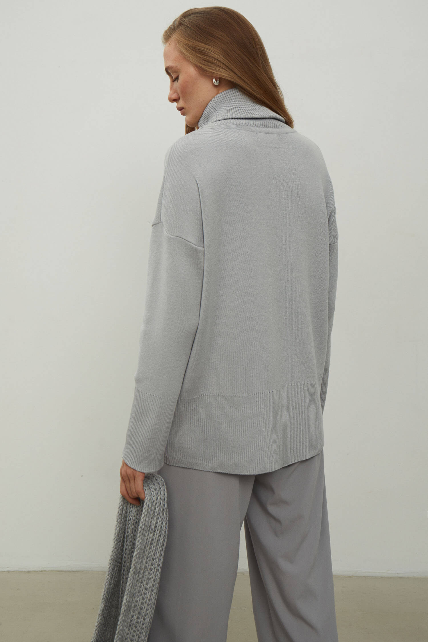 Knitted sweater with a voluminous neck