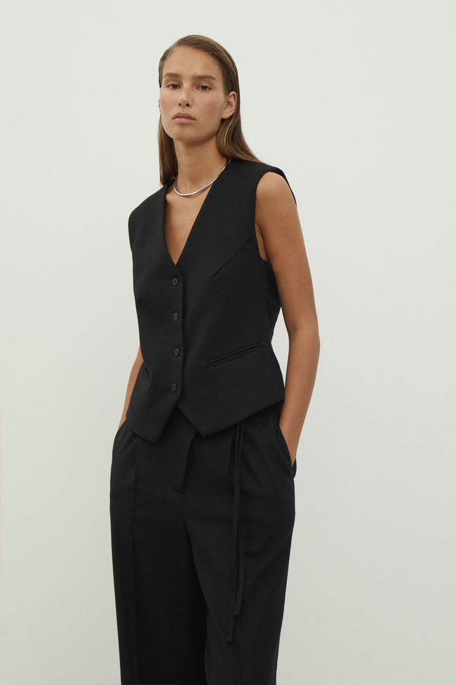 Сlassic woolen vest in gray