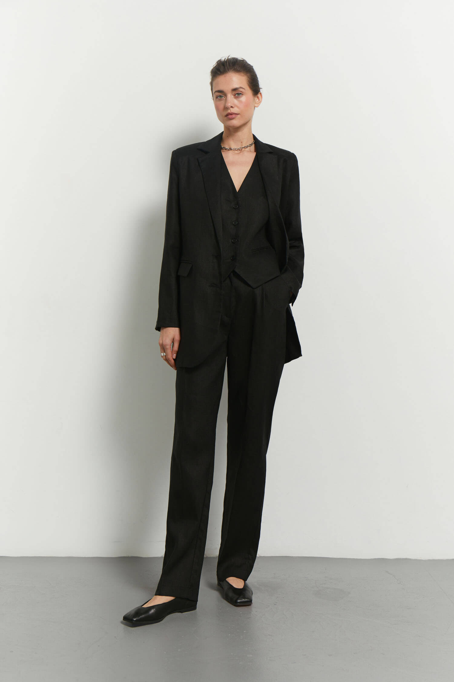 Linen blazer with thin belt