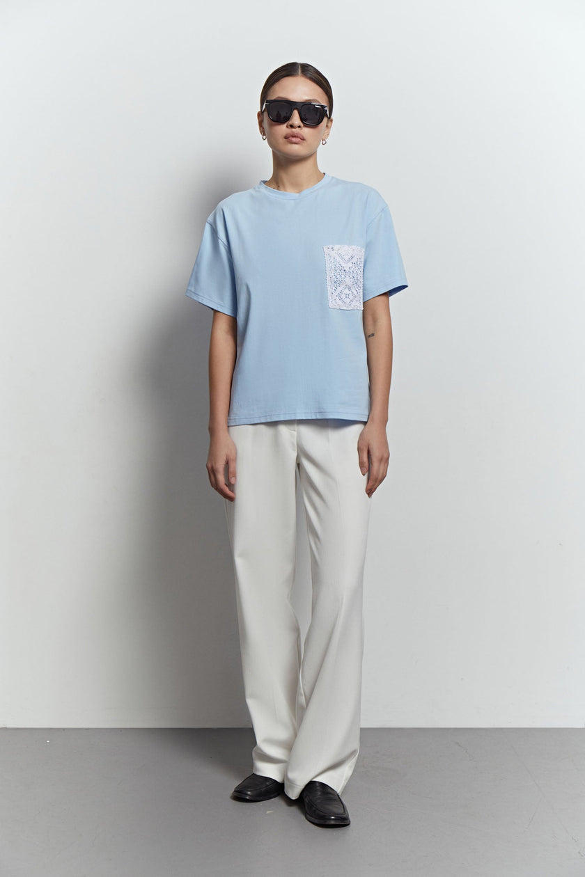 Oversized t-shirt with embroidery decoration in blue/white