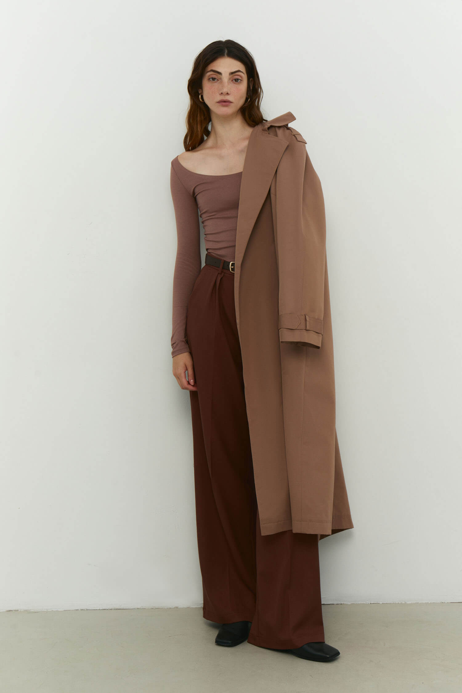 Palazzo pants with a low fit in chocolate/beige/gray