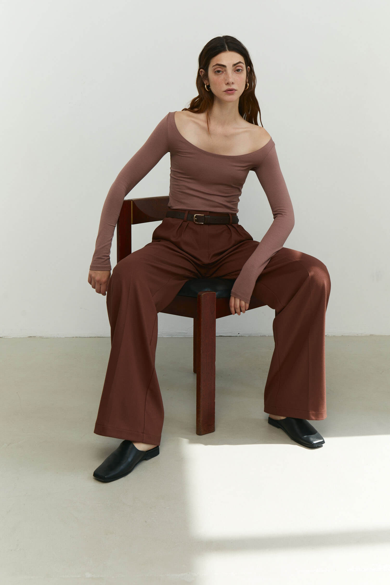 Palazzo pants with a low fit in chocolate/beige/gray