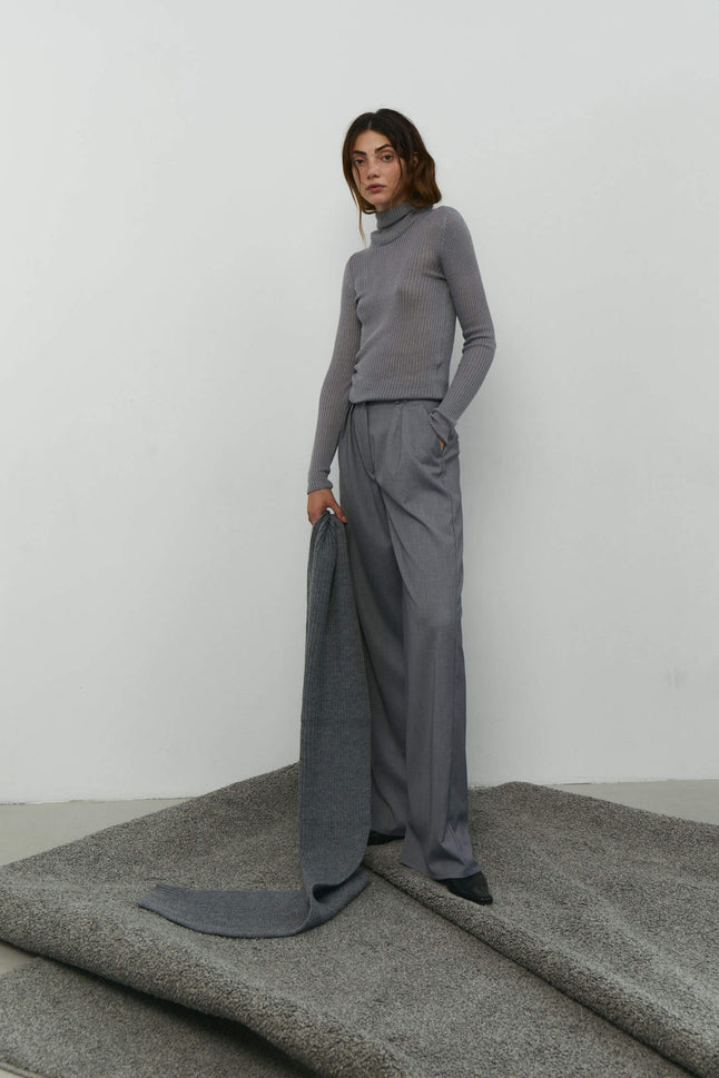 Thin ribbed turtleneck sweater in nude/black/gray