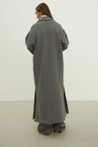 The straight-cut coat in black color