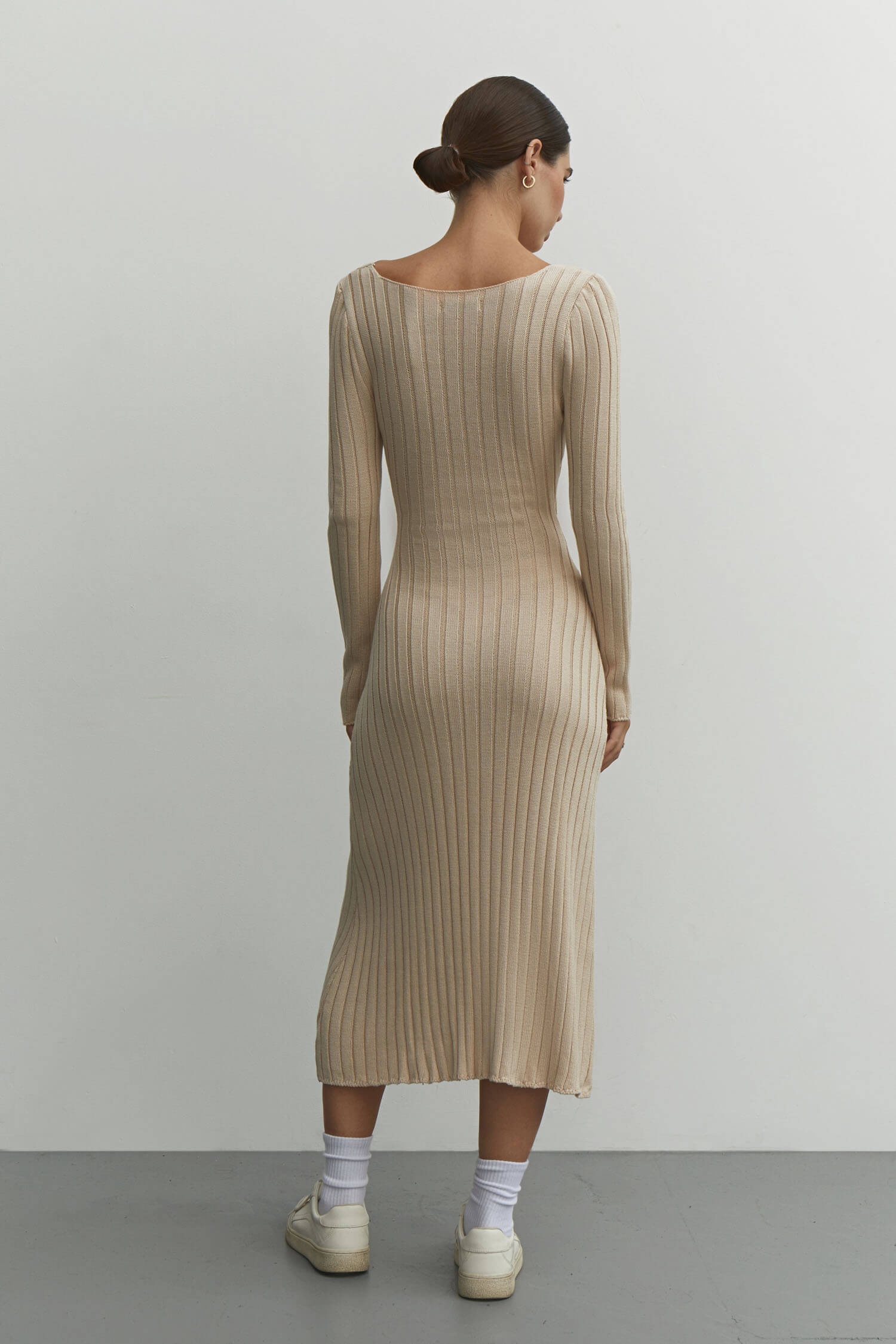Jersey midi dress with figured cut in cream/black