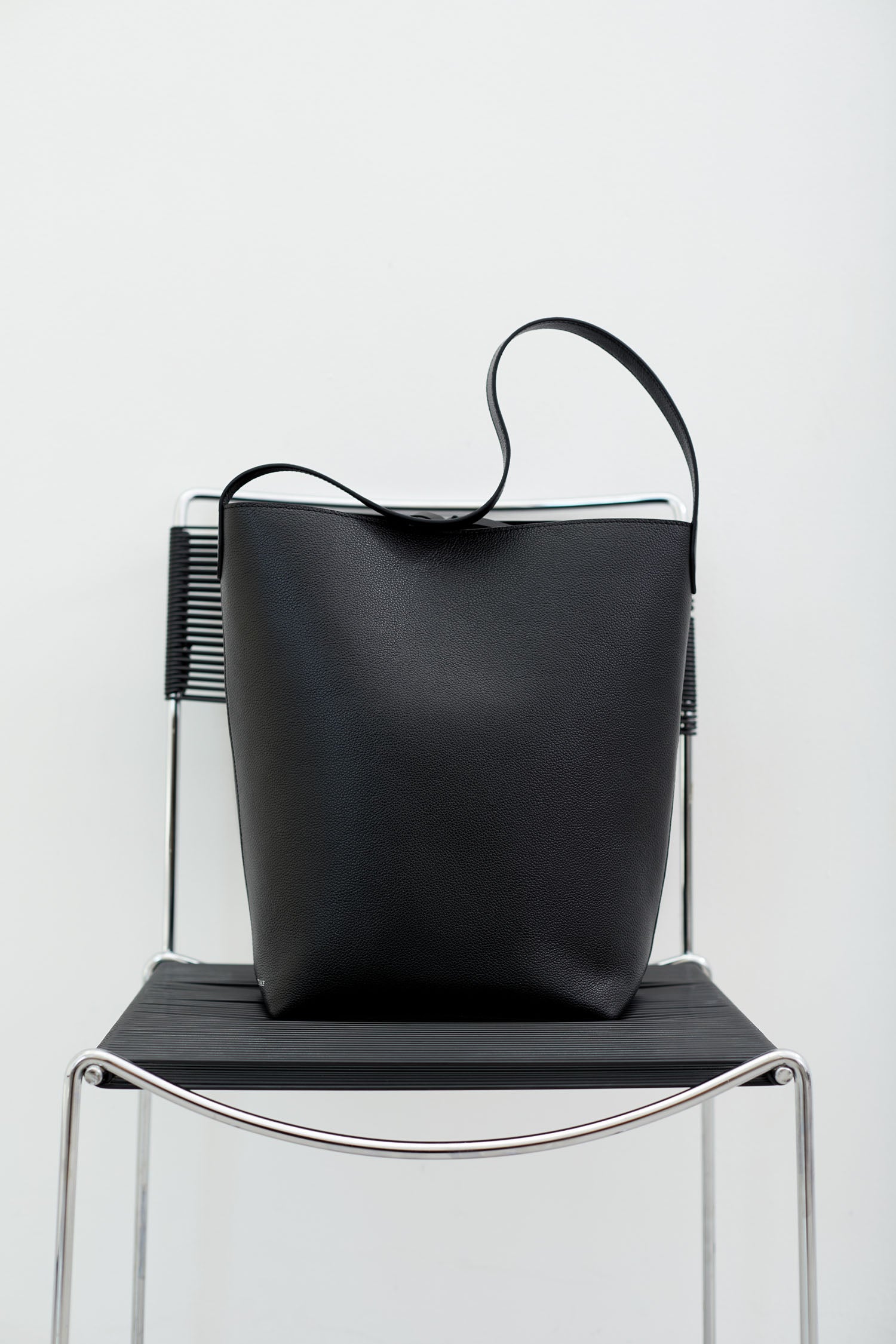 Women's leather bag in black
